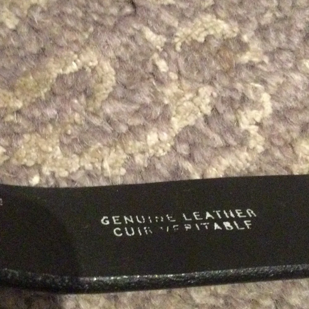 Mantles silver buckle black leather belt in size 32 NWT - Picture 2 of 4